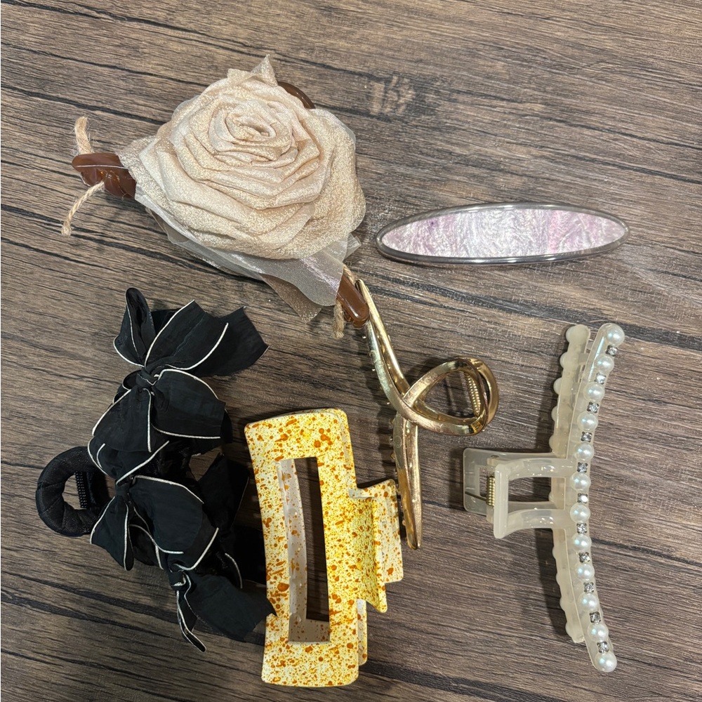 Elegant Hair Accessory Set with Floral and Pearl Accents